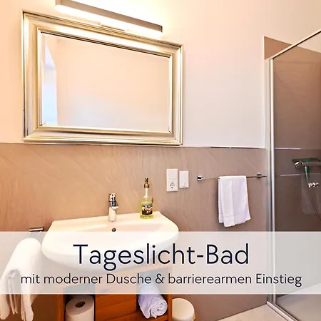 Amalias Burgwohnung - Stilvolles Mit Aufzug & Garten In Der Hinterburg - 2 Schlafzimmer, Parkplatz, Historisches Flair Fuer Paare & Ruhesuchende