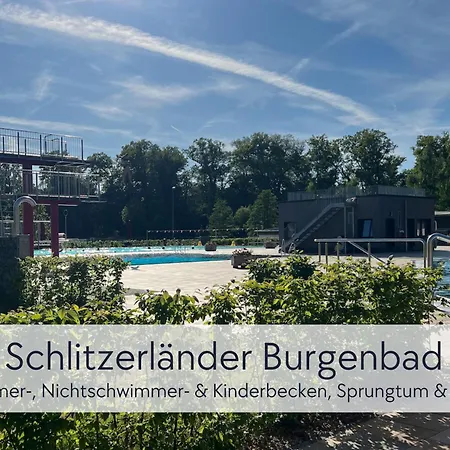 Amalias Burgwohnung - Stilvolles Mit Aufzug & Garten In Der Hinterburg - 2 Schlafzimmer, Parkplatz, Historisches Flair Fuer Paare & Ruhesuchende Апартаменты Шлиц